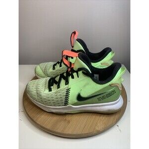 Nike LeBron 2020 Witness V5 Air Zoom Womens Size 8.5 Basketball Shoes CT4629-300